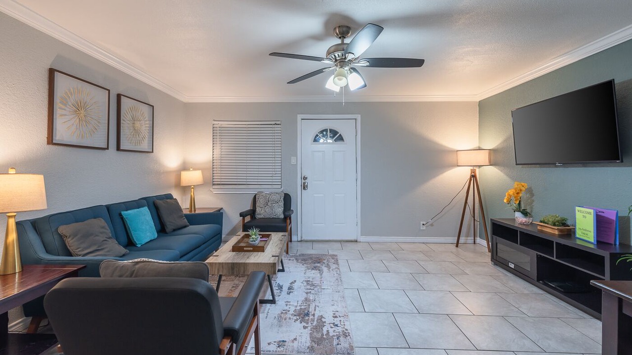 Photo of Livingroom in Mahncke Park