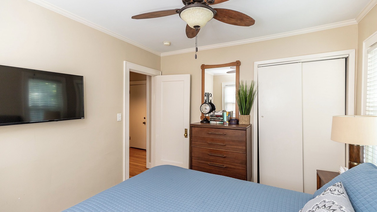 Photo of Bedroom in West Plaza
