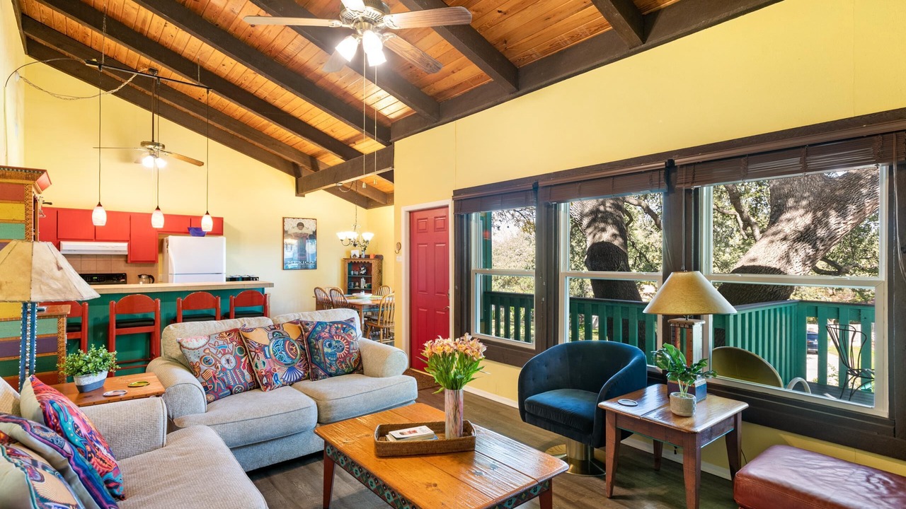 Photo of Livingroom in Barton Hills
