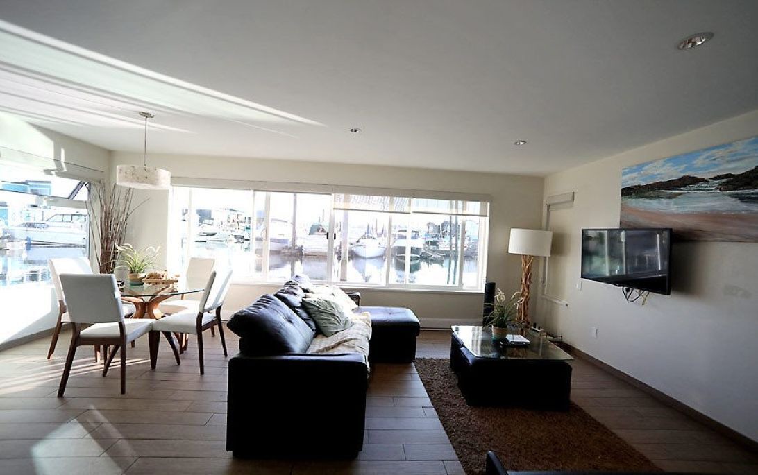 Photo of Livingroom in Lower Lonsdale