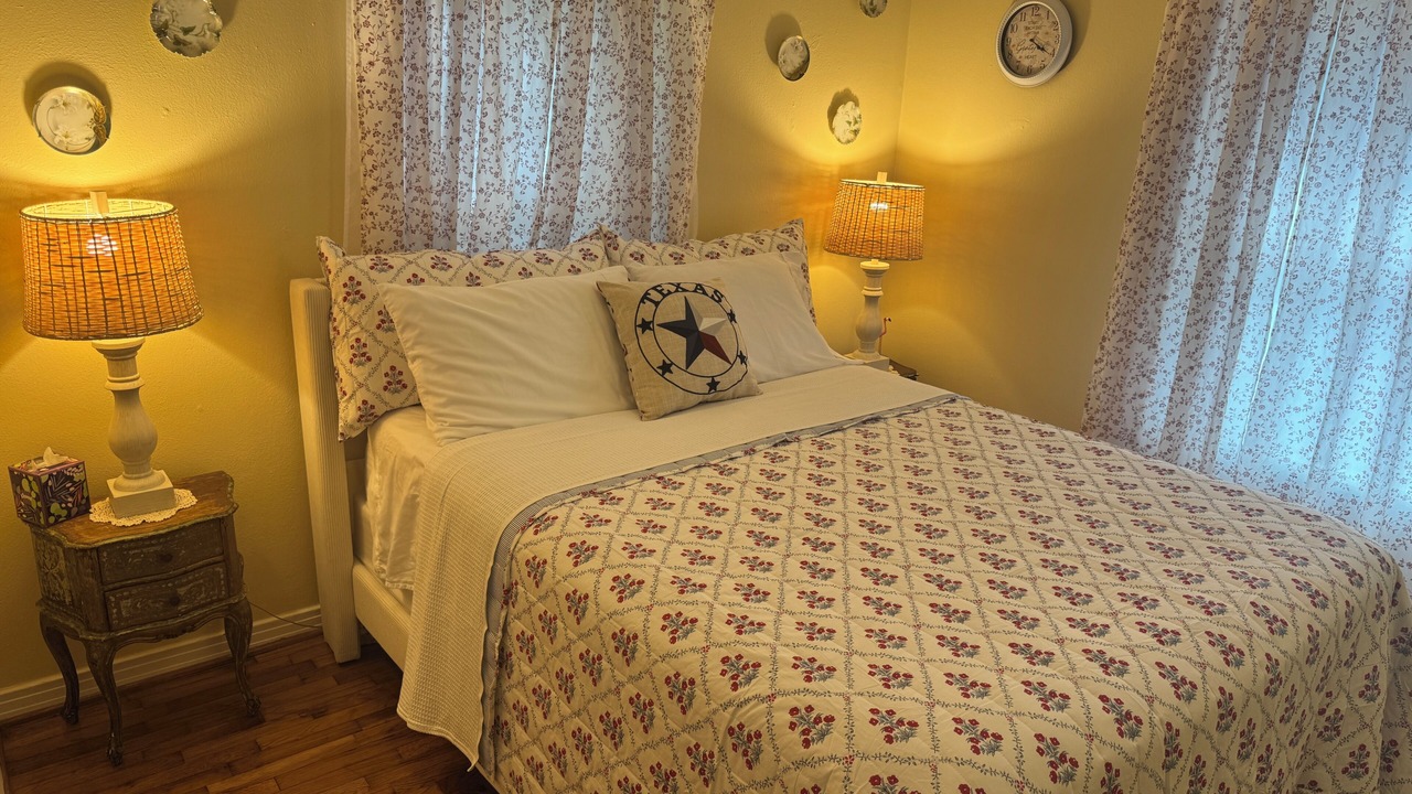 Photo of Bedroom in League City
