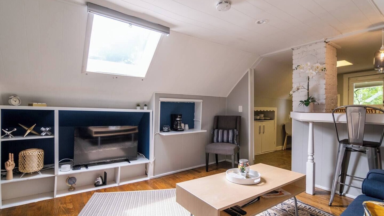 Photo of Livingroom in West Plaza