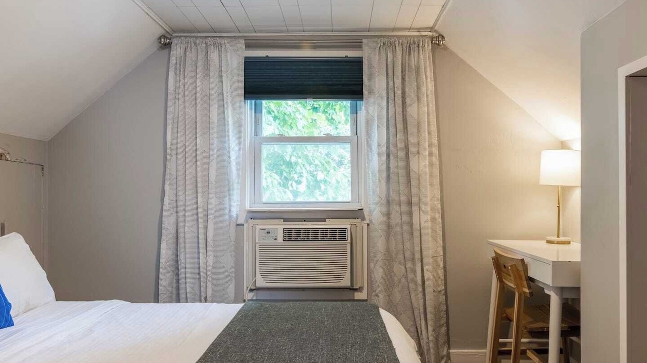 Photo of Bedroom in West Plaza