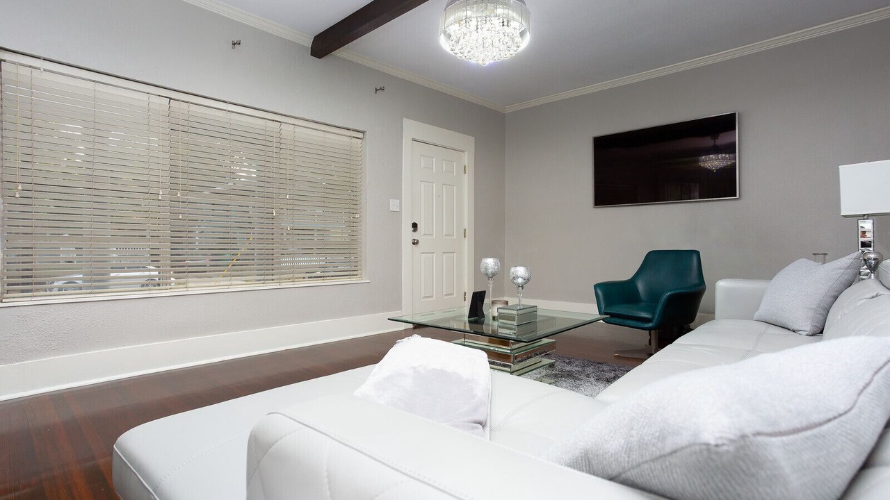 Photo of Livingroom in Midtown