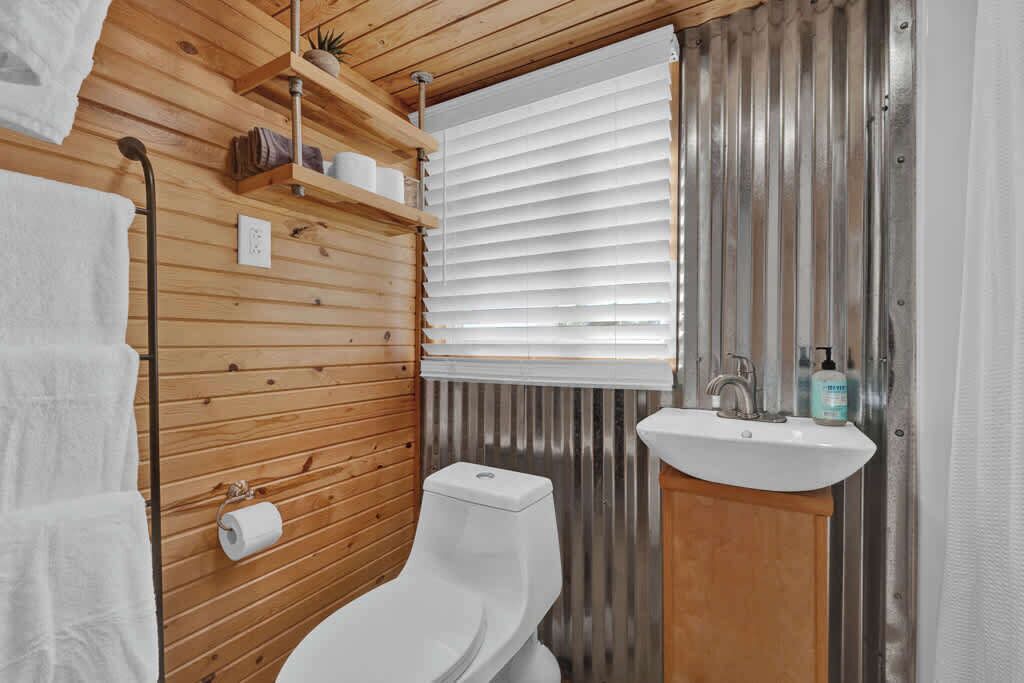 Photo of Bathroom in Canyon