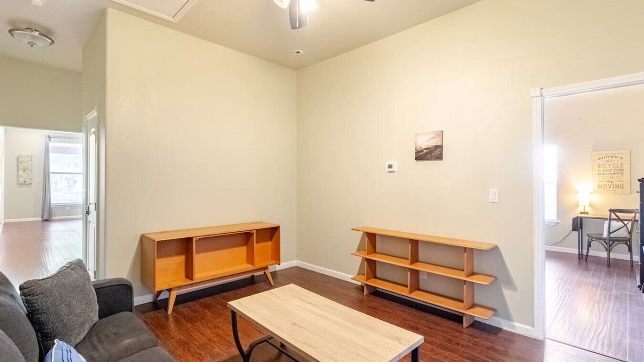 Photo of Livingroom in Five Points