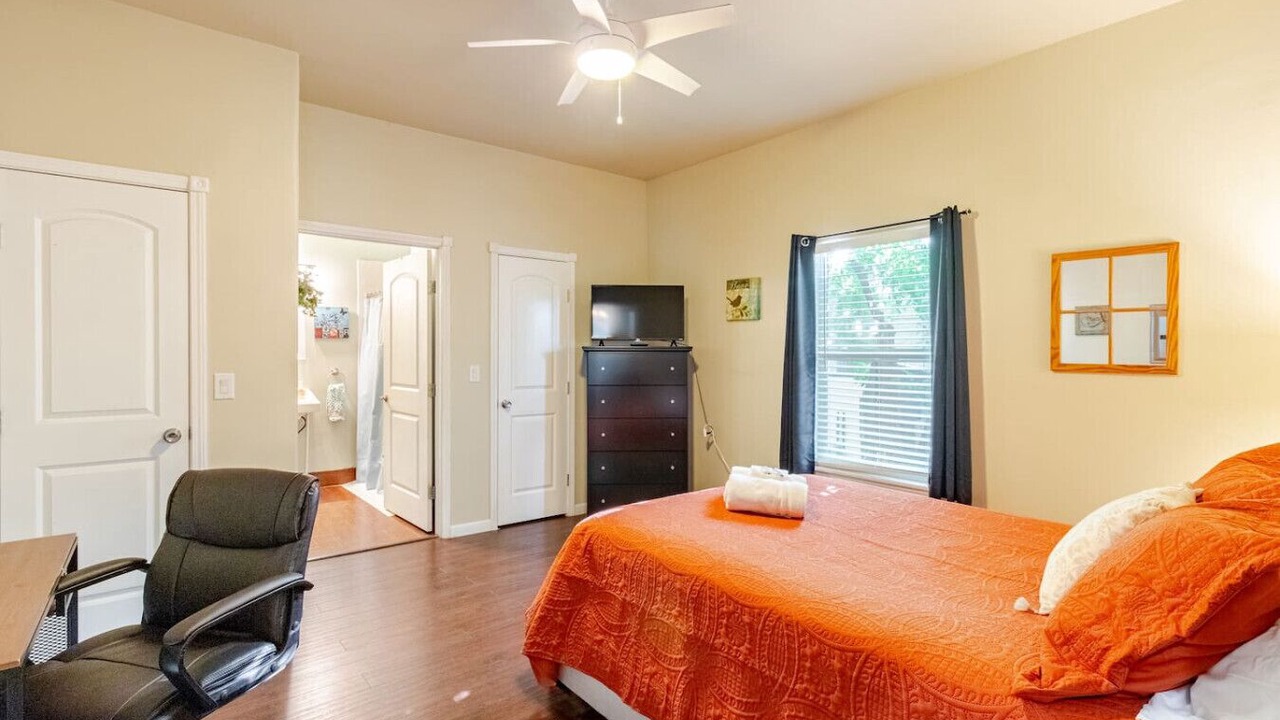Photo of Bedroom in Five Points