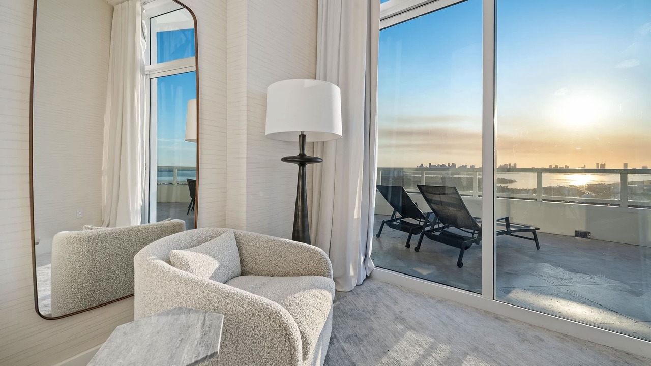 Photo of Livingroom in Mid Beach