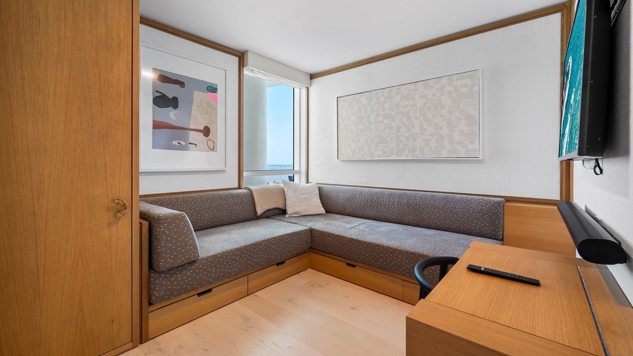 Photo of Livingroom in Mid Beach