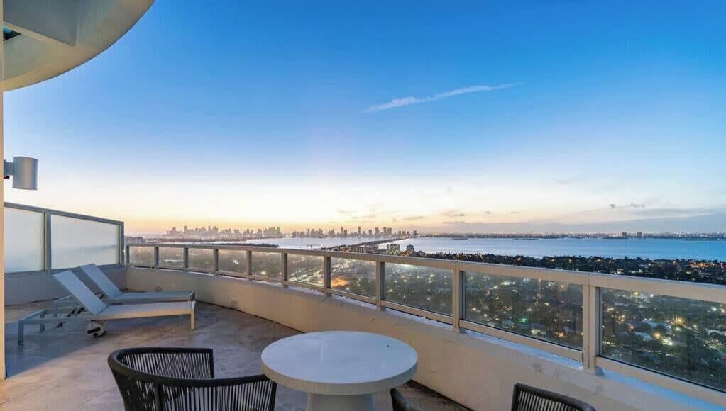 Photo of Patio Balcony in Mid Beach