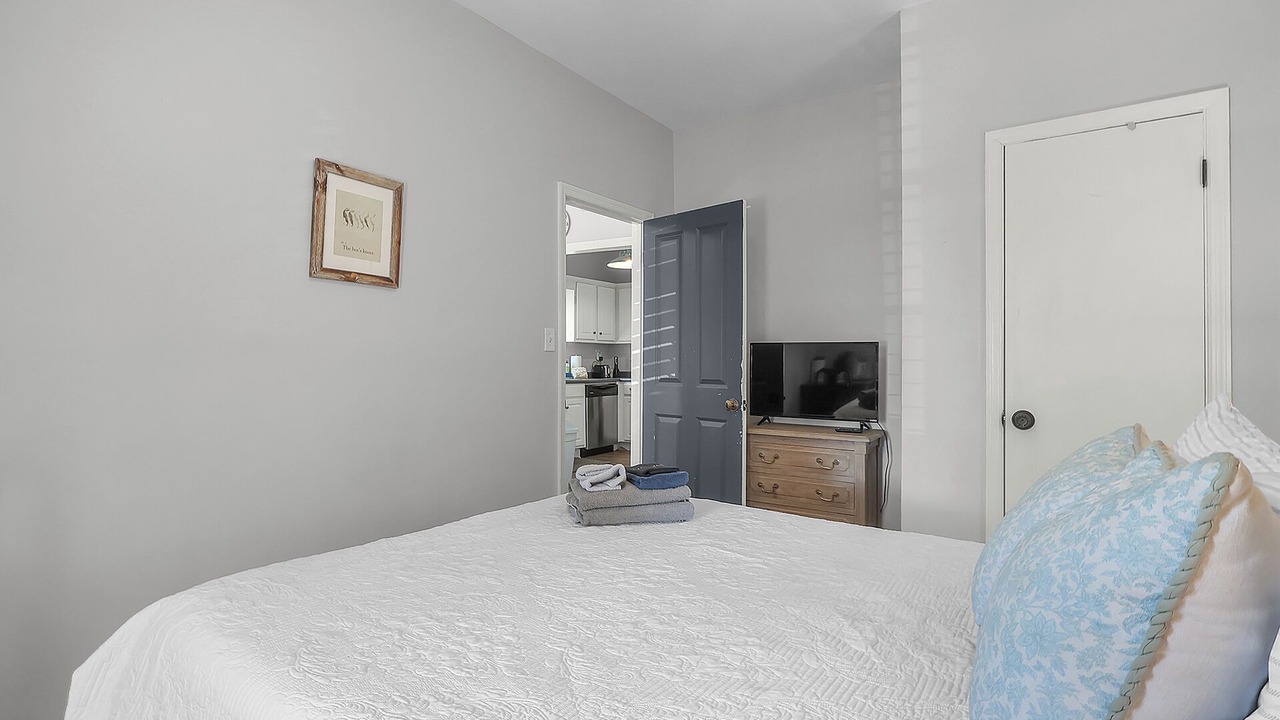 Photo of Bedroom in Beach Institute
