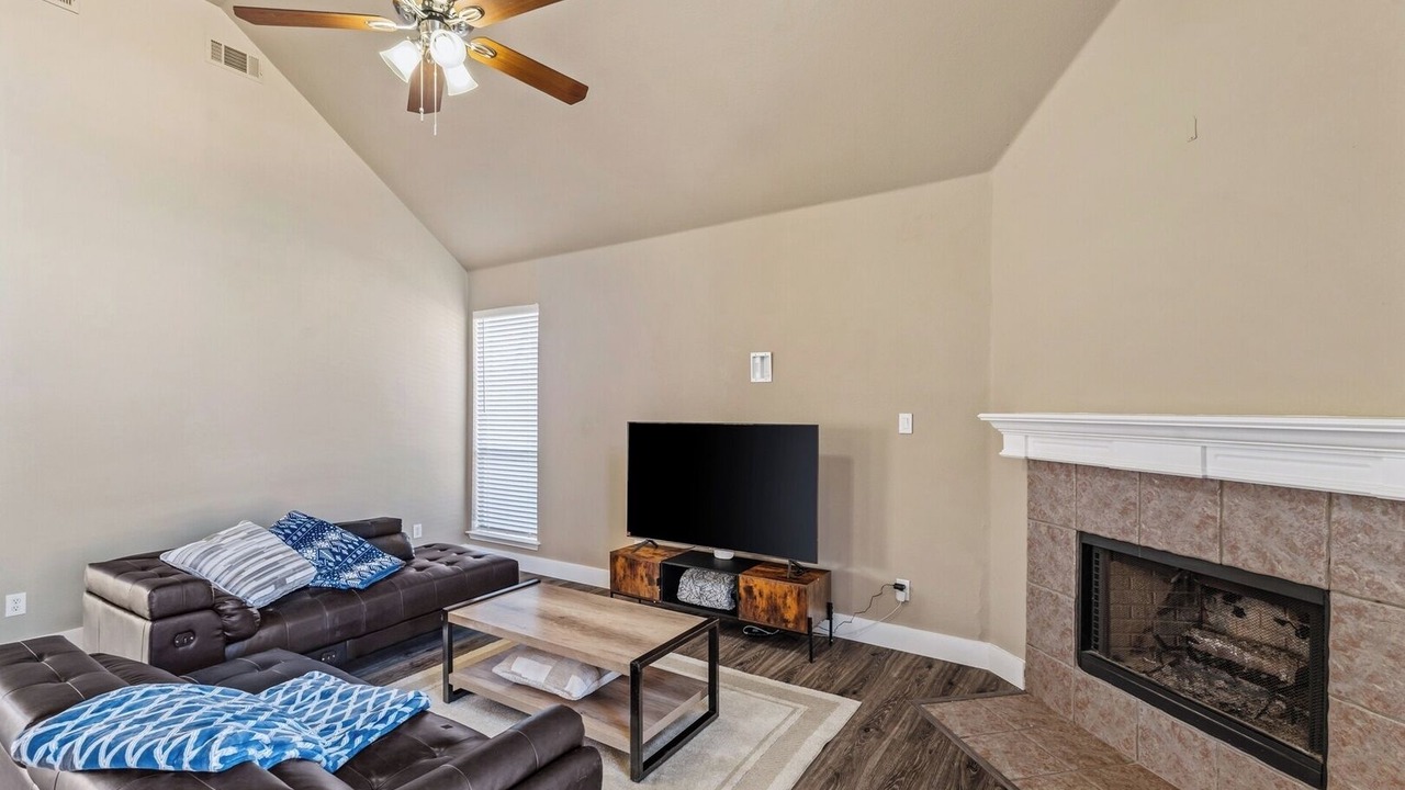 Photo of Livingroom in Northwest Carrollton