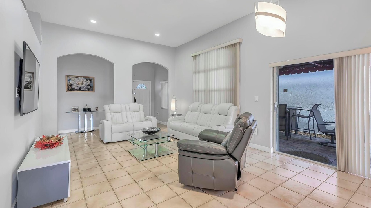 Photo of Livingroom in Ludlam