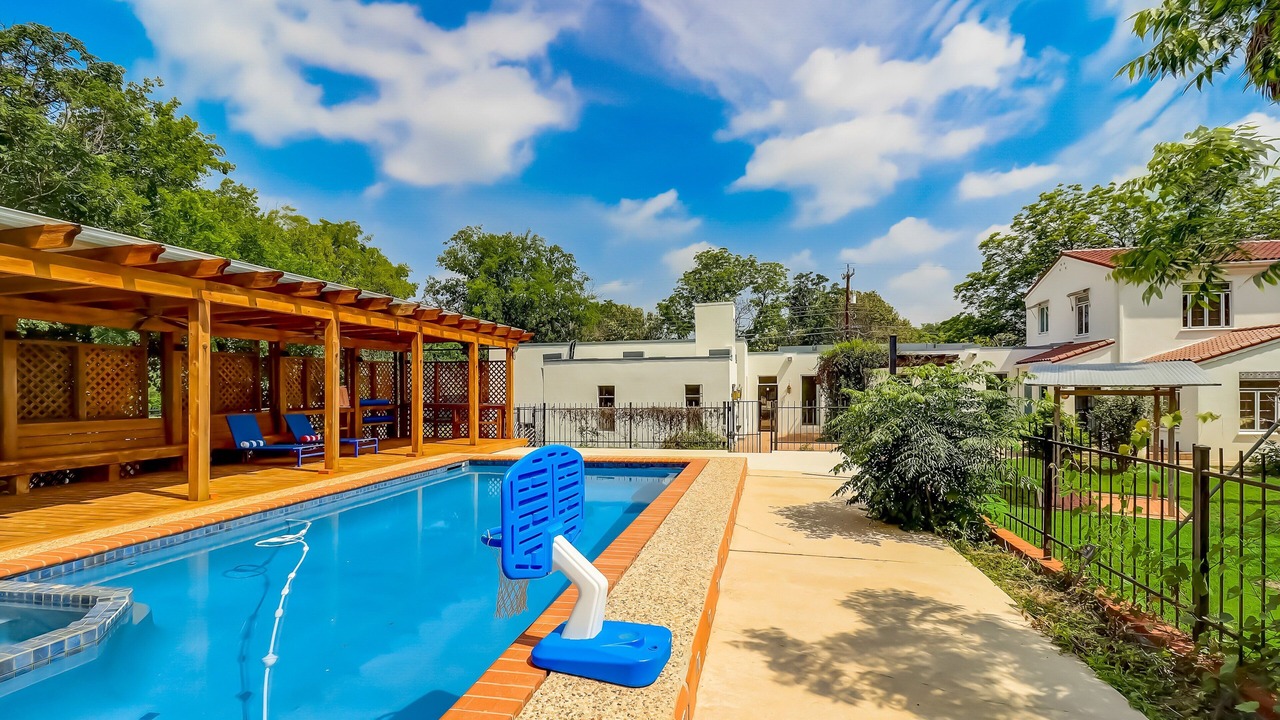 Photo of Outdoor in Oak Park - Northwood