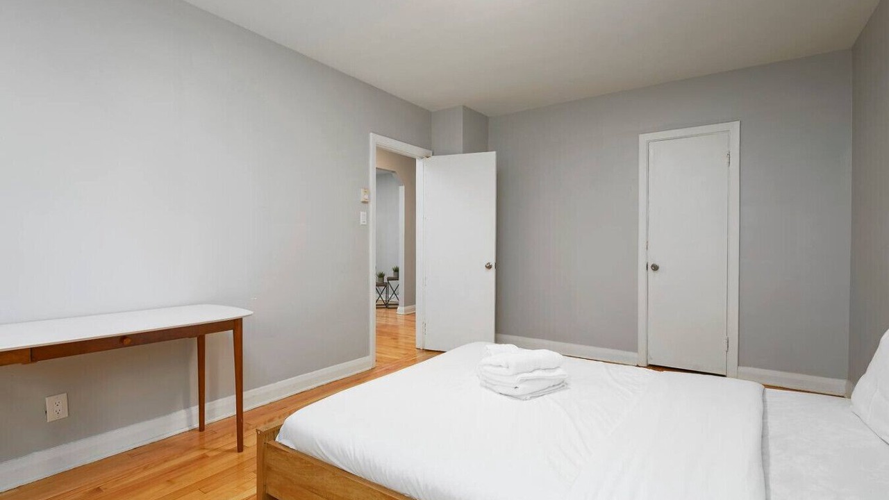 Photo of Bedroom in Cote-Des-Neiges—Notre-Dame-De-Grace