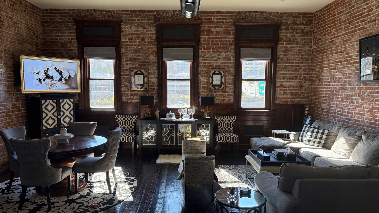 Photo of Livingroom in River Market