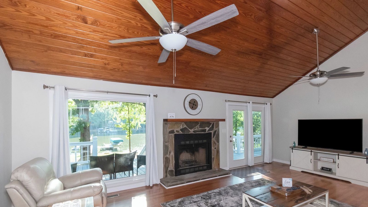 Photo of Livingroom in Lake Oconee
