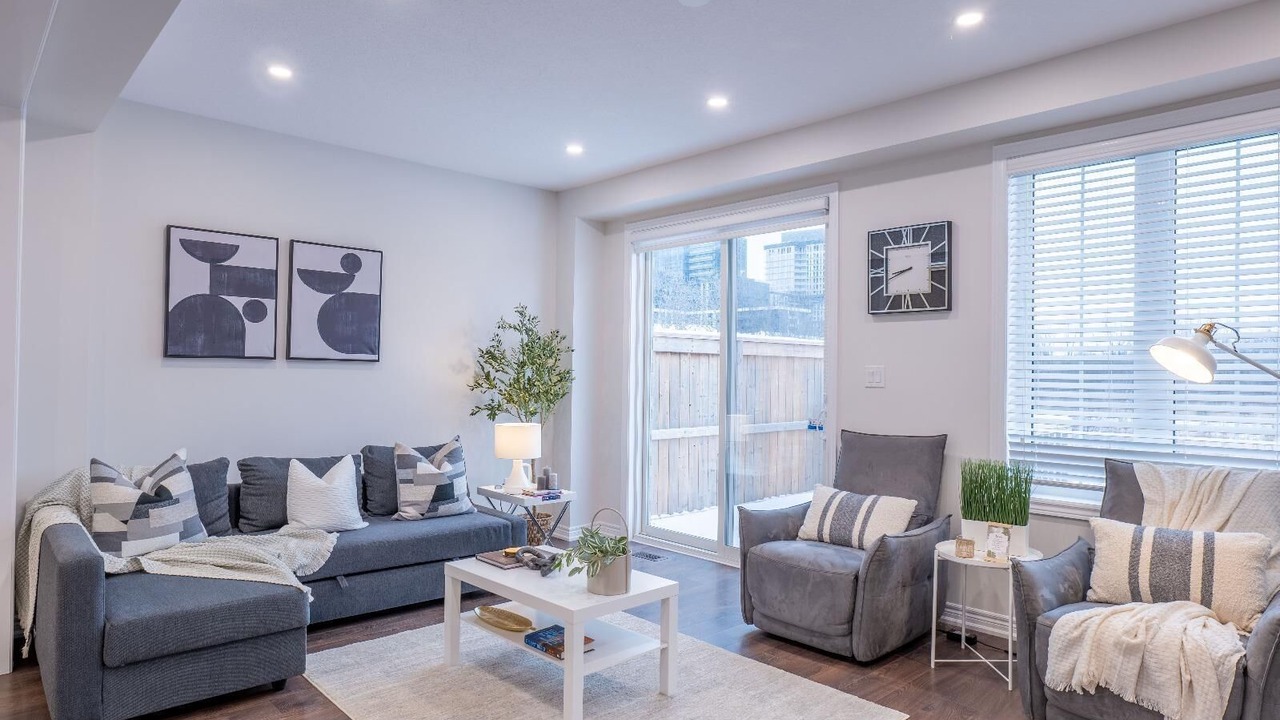 Photo of Livingroom in Oakville
