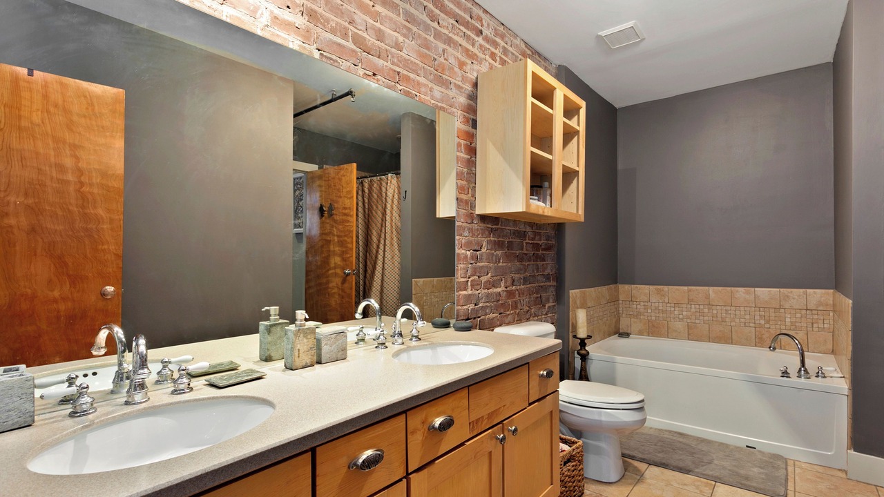 Photo of Bathroom in Castleberry Hill