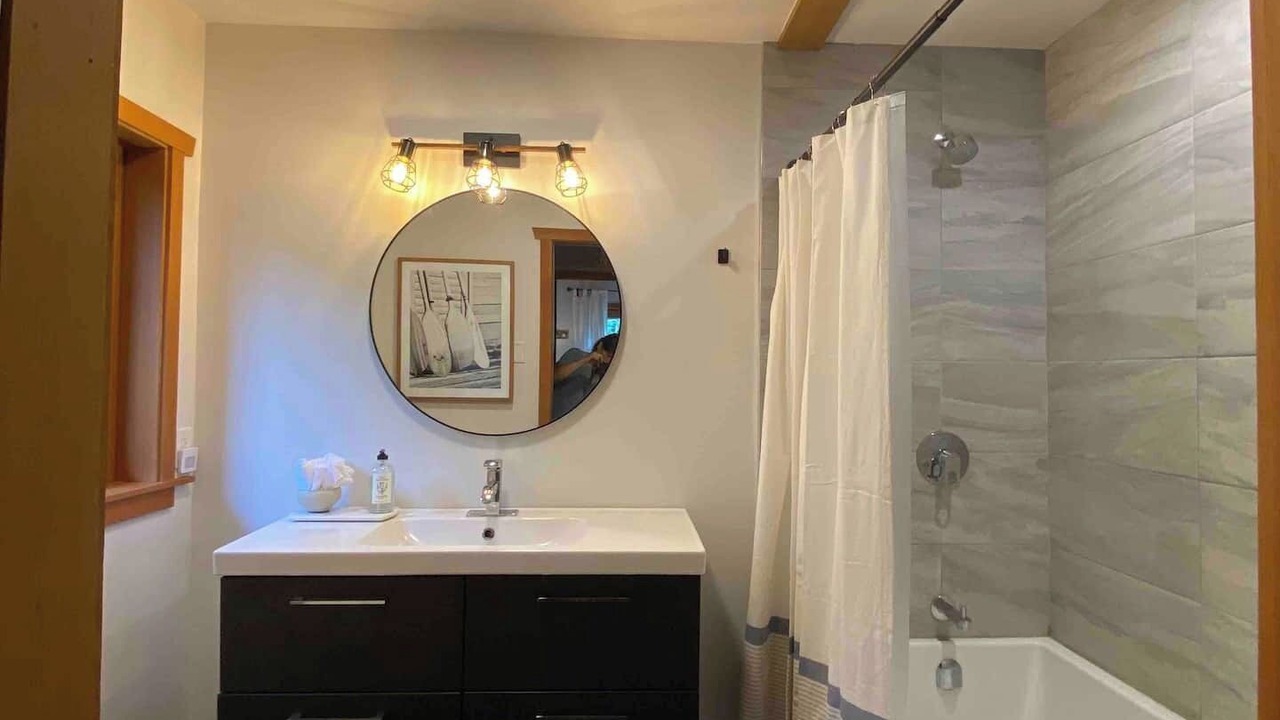 Photo of Bathroom in Bowen Island