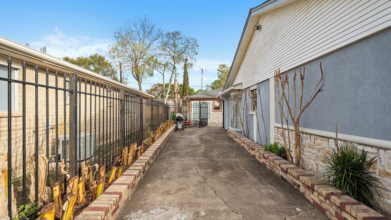 Photo of Outdoor in Sharpstown