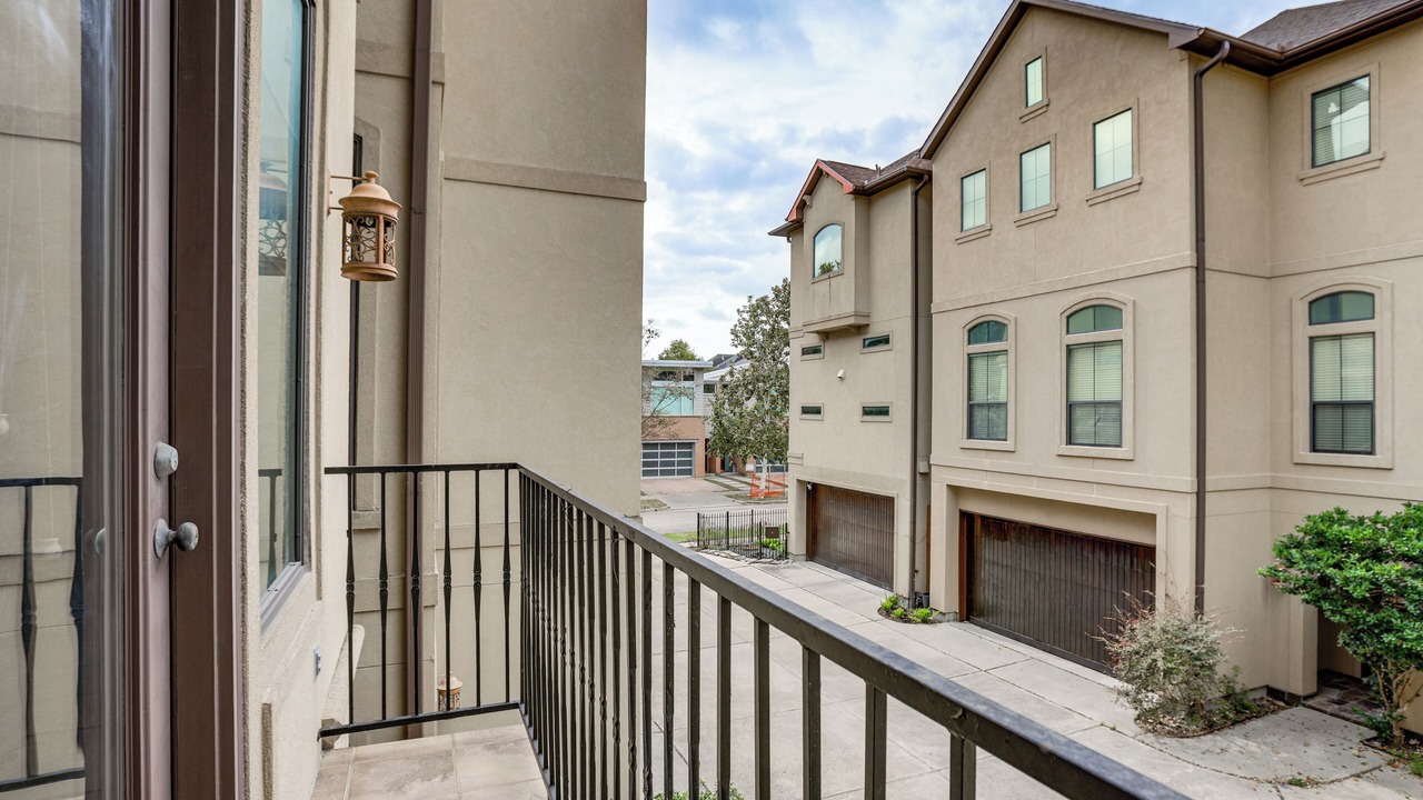 Photo of Patio Balcony in Neartown