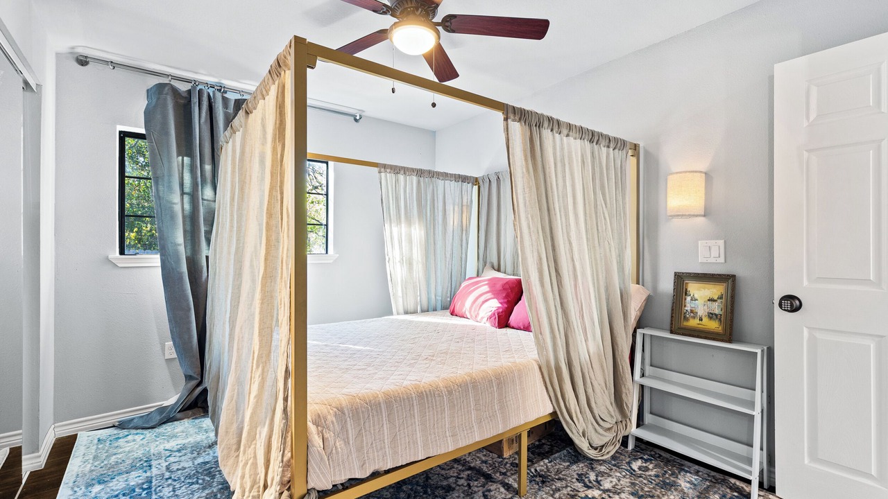 Photo of Bedroom in Mahncke Park