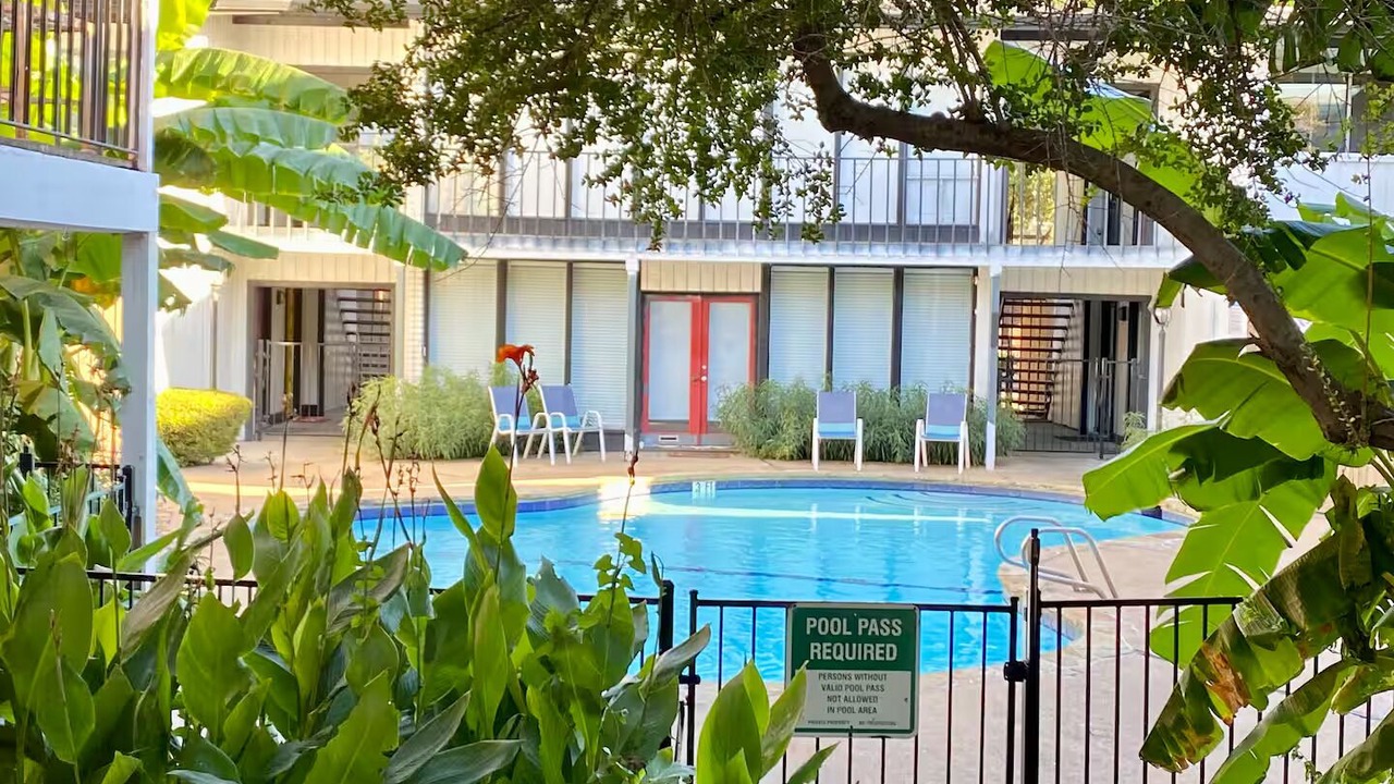 Photo of Outdoor in Oak Lawn