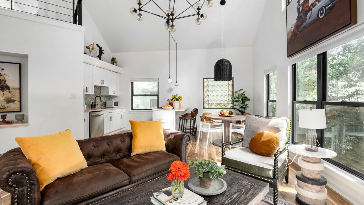 Photo of Livingroom in Inman Park