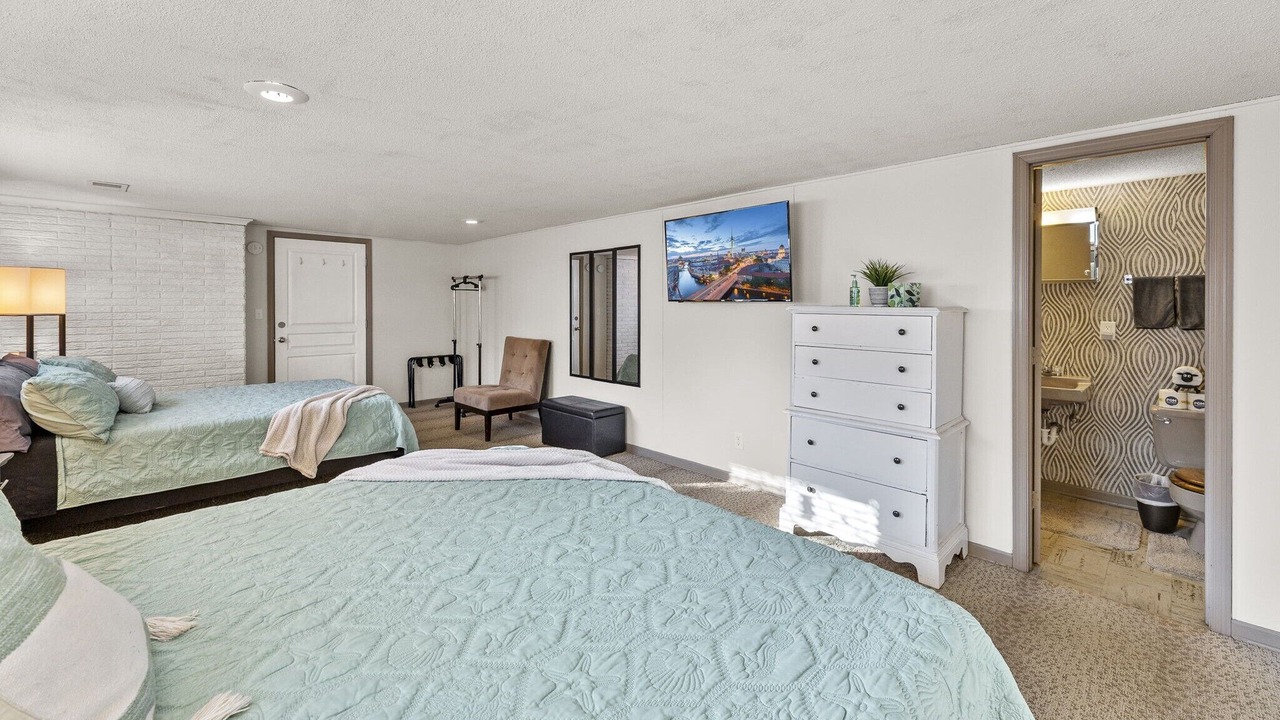 Photo of Bedroom in West Plaza