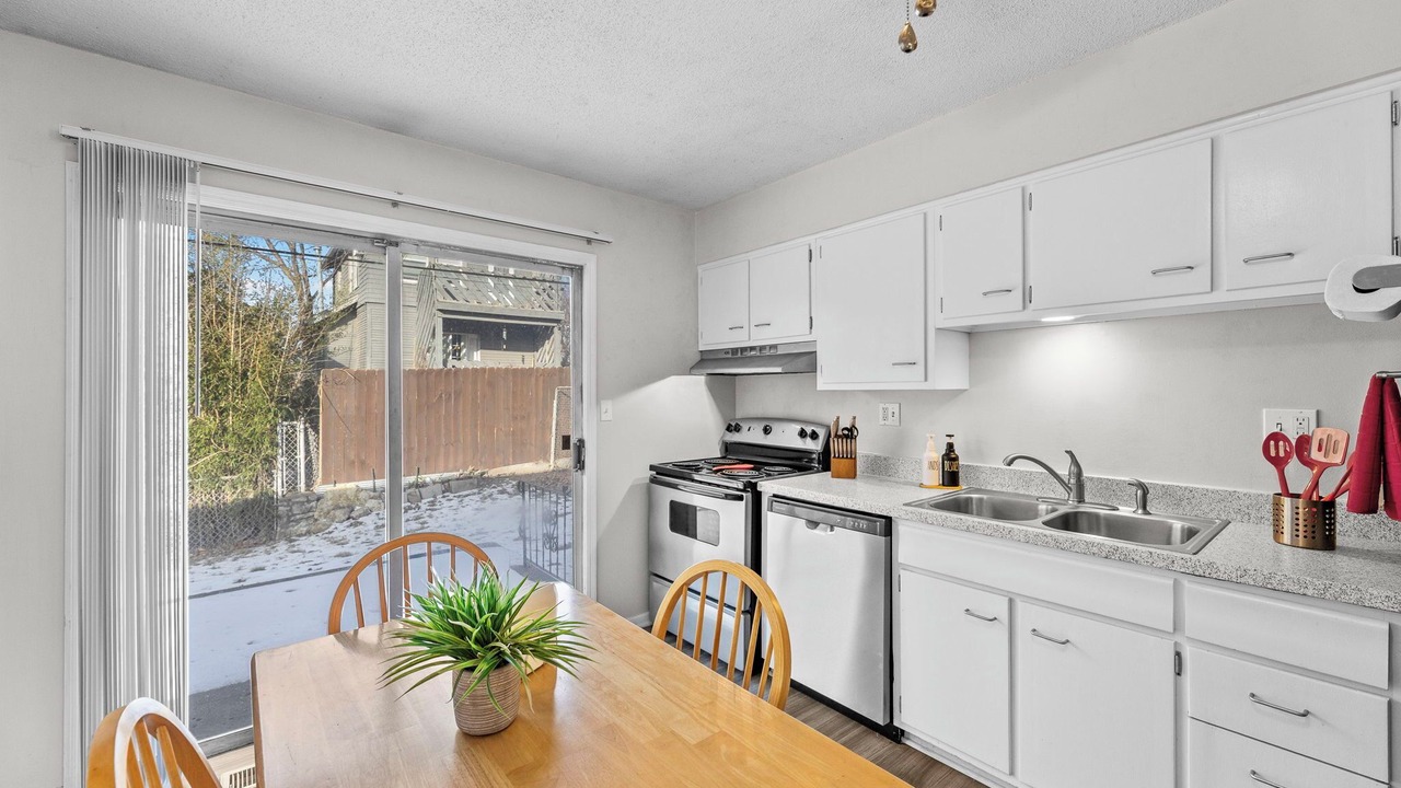 Photo of Kitchen in West Plaza