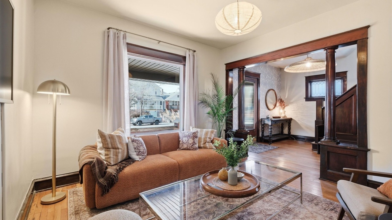 Photo of Livingroom in Midtown - Westport