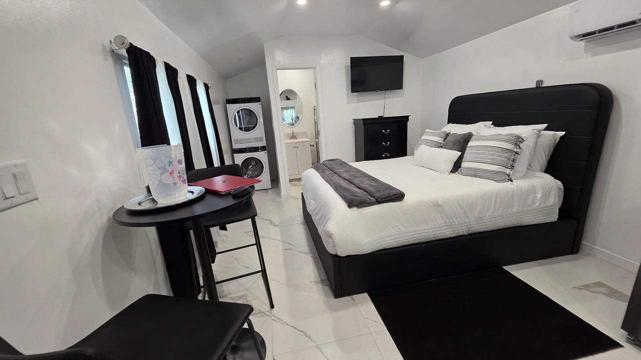 Photo of Bedroom in Miami Gardens