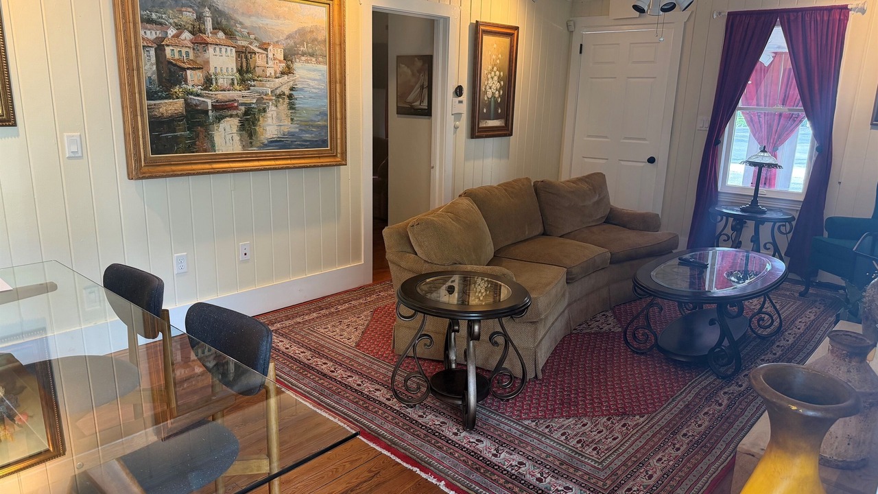 Photo of Livingroom in Downtown