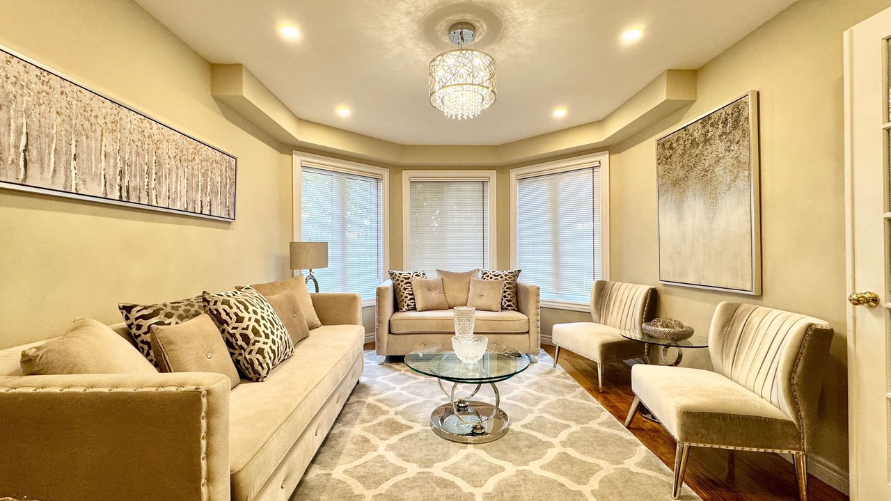 Photo of Livingroom in East Credit