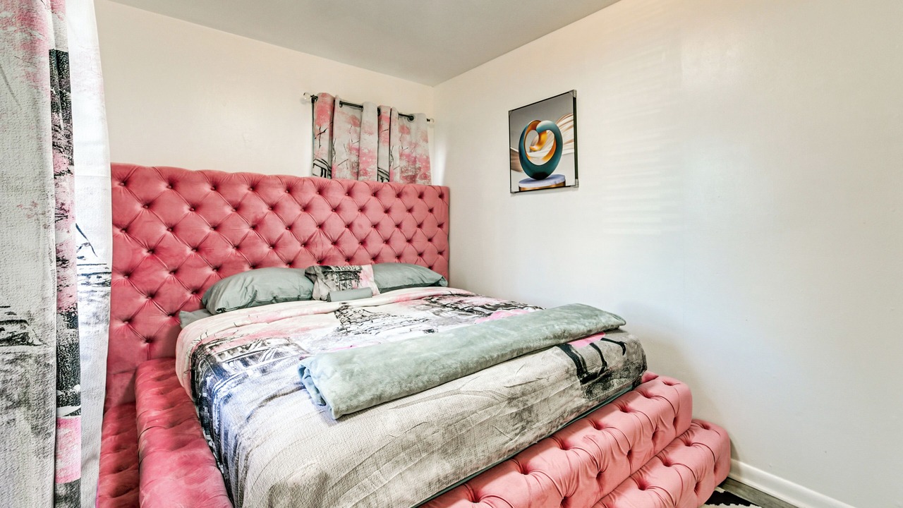 Photo of Bedroom in Teaneck