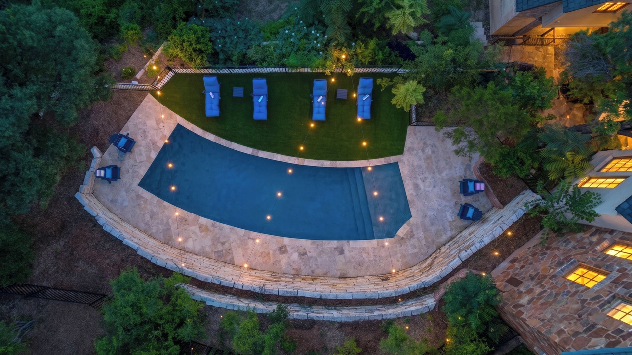 Photo of Outdoor in Westlake Highlands