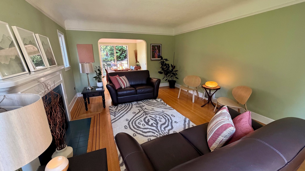 Photo of Livingroom in Riley Park-Little Mountain