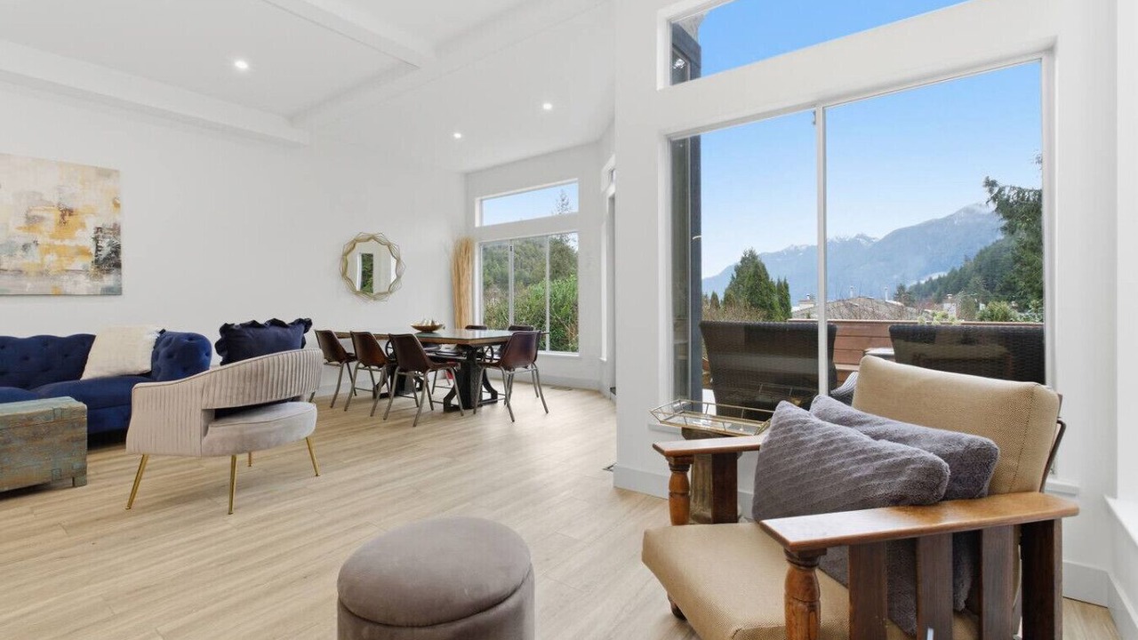 Photo of Livingroom in Horseshoe Bay