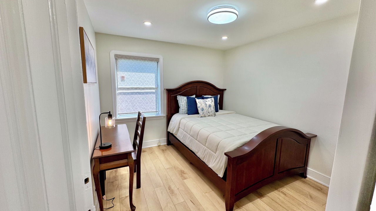 Photo of Bedroom in Oakridge