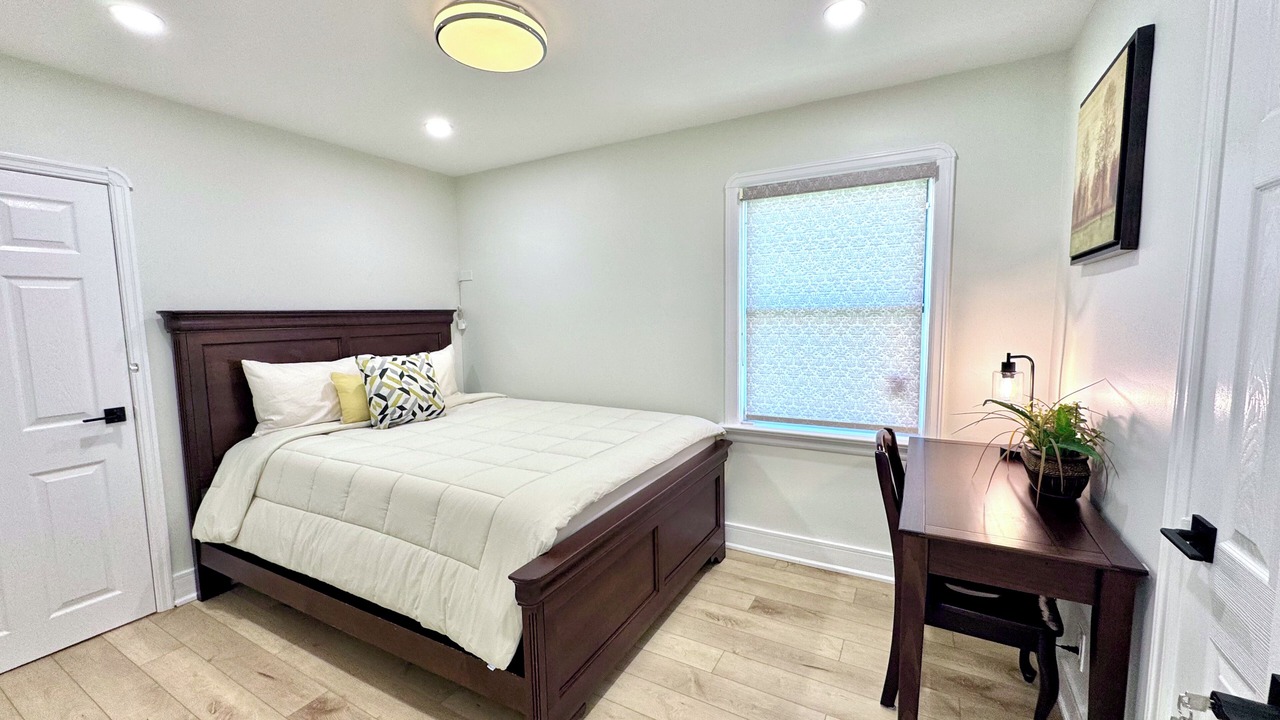 Photo of Bedroom in Oakridge