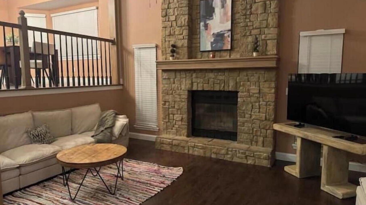 Photo of Livingroom in Lee's Summit
