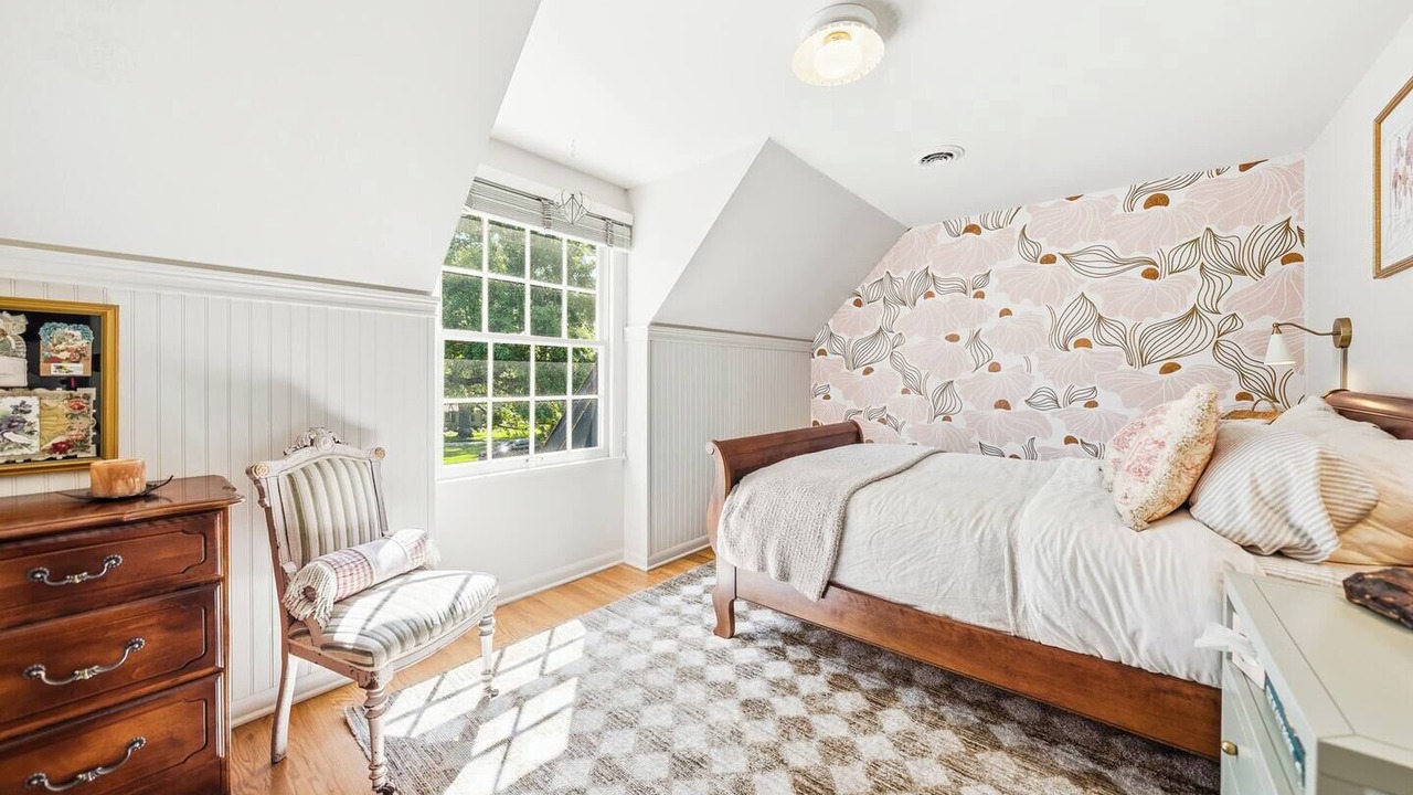 Photo of Bedroom in Prairie Village