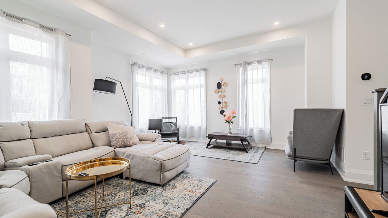 Photo of Livingroom in Oakville
