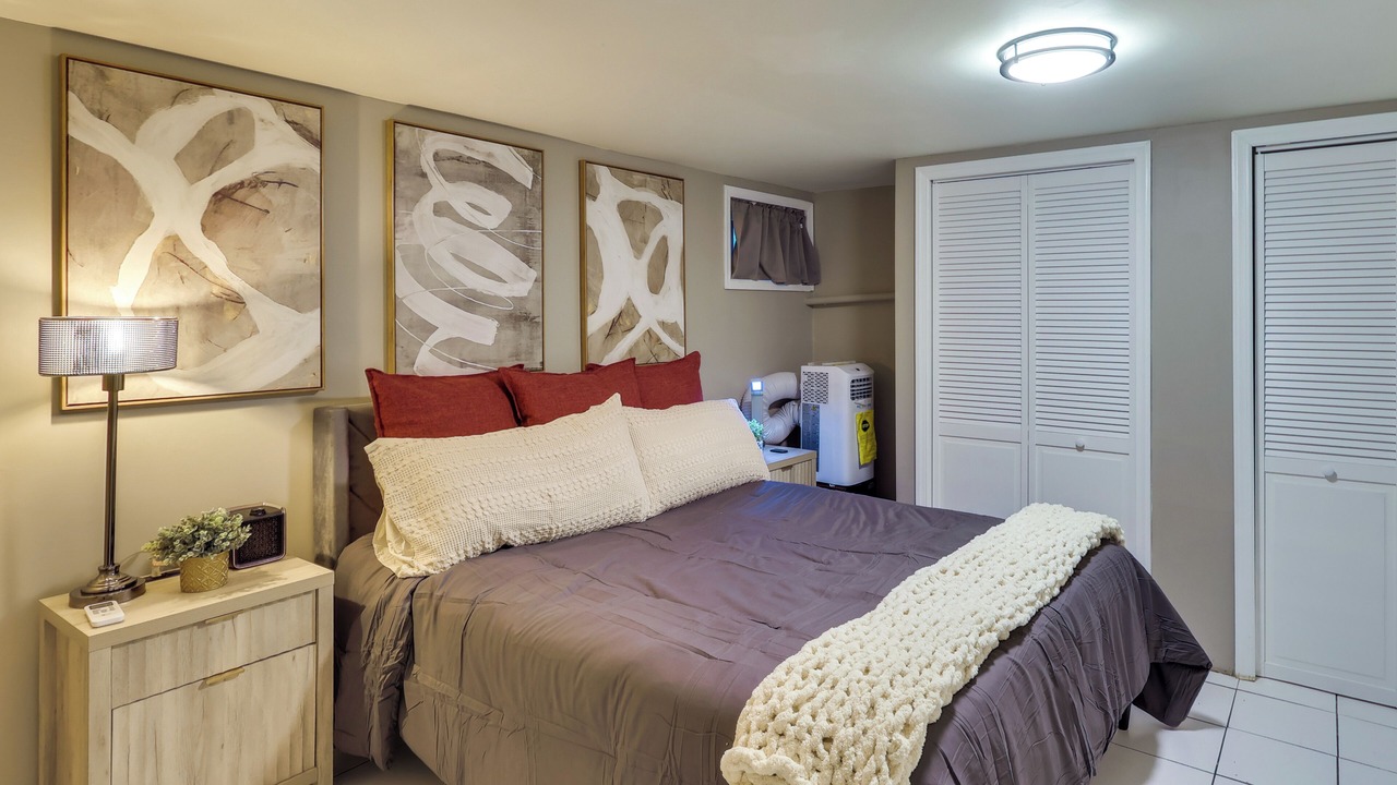 Photo of Bedroom in Teaneck