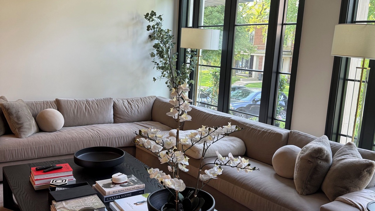 Photo of Livingroom in Lawrence Park