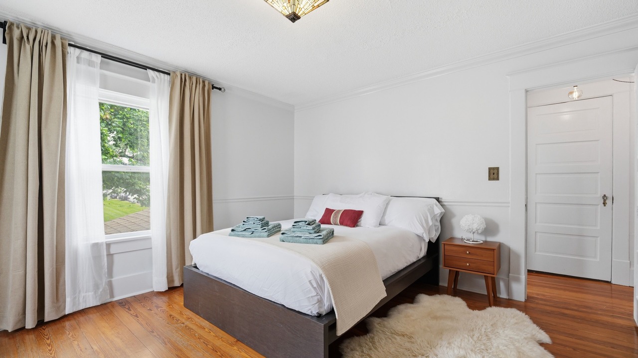 Photo of Bedroom in Rosedale