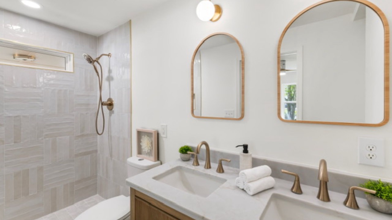 Photo of Bathroom in Hapeville