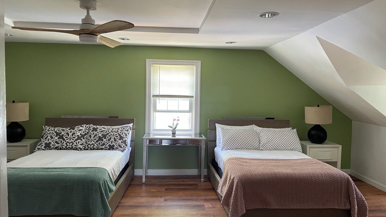 Photo of Bedroom in Teaneck