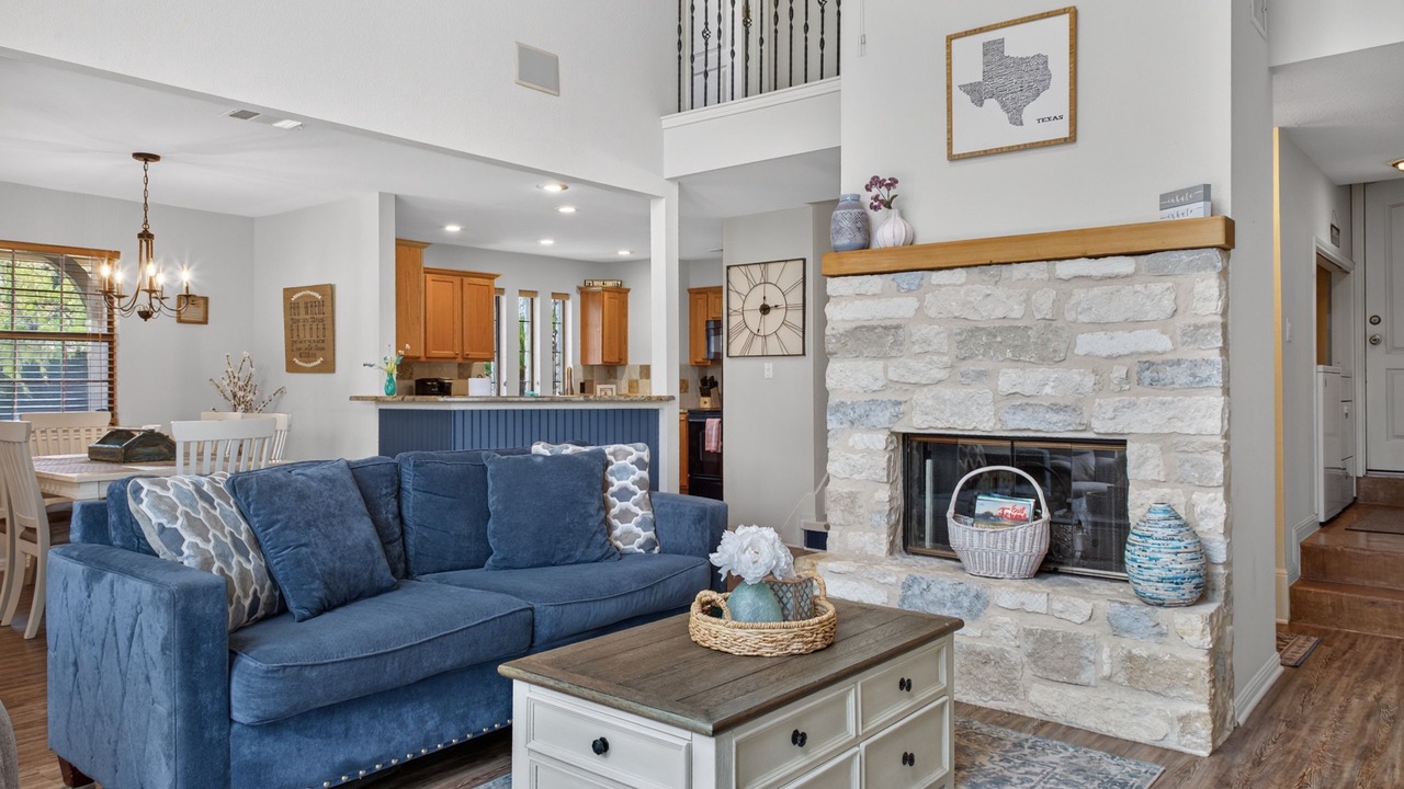 Photo of Livingroom in Point Venture